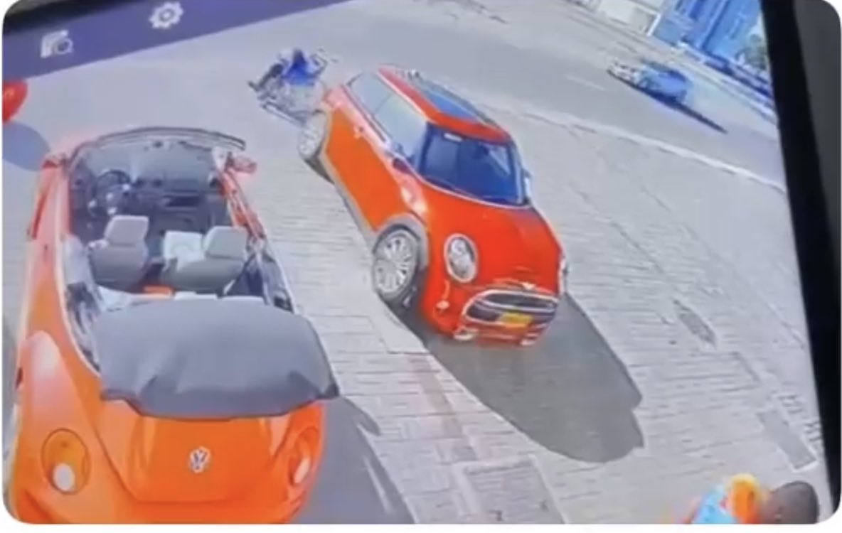 الشرطة توضح حول سرقة مركبة أمام محل تجاري