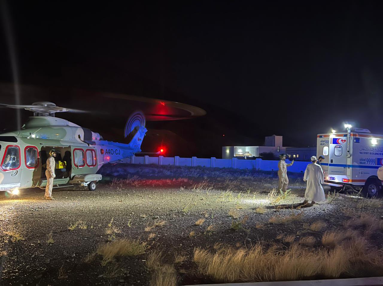 سقوط طفلين من جبل