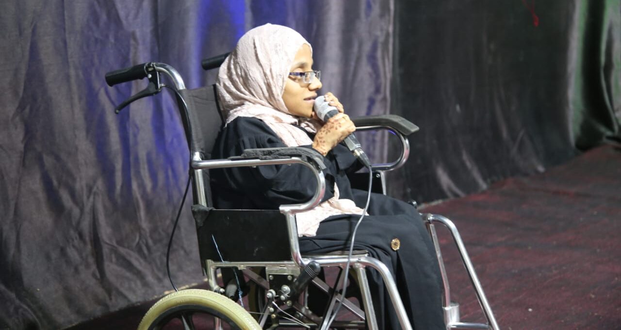 رغم إعاقتها الحركية: الخصيبية تُبدِع في مجال الإعلام