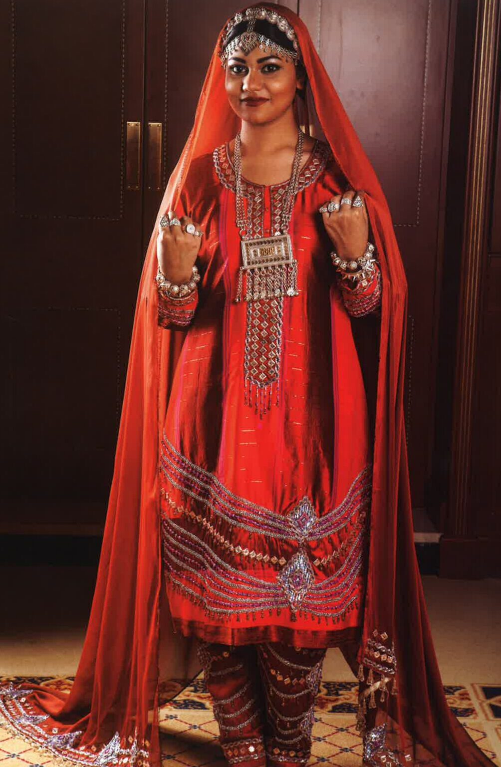 بالصور: تنوع زاهٍ بين أنماط الزي النسائي للمرأة العمانية