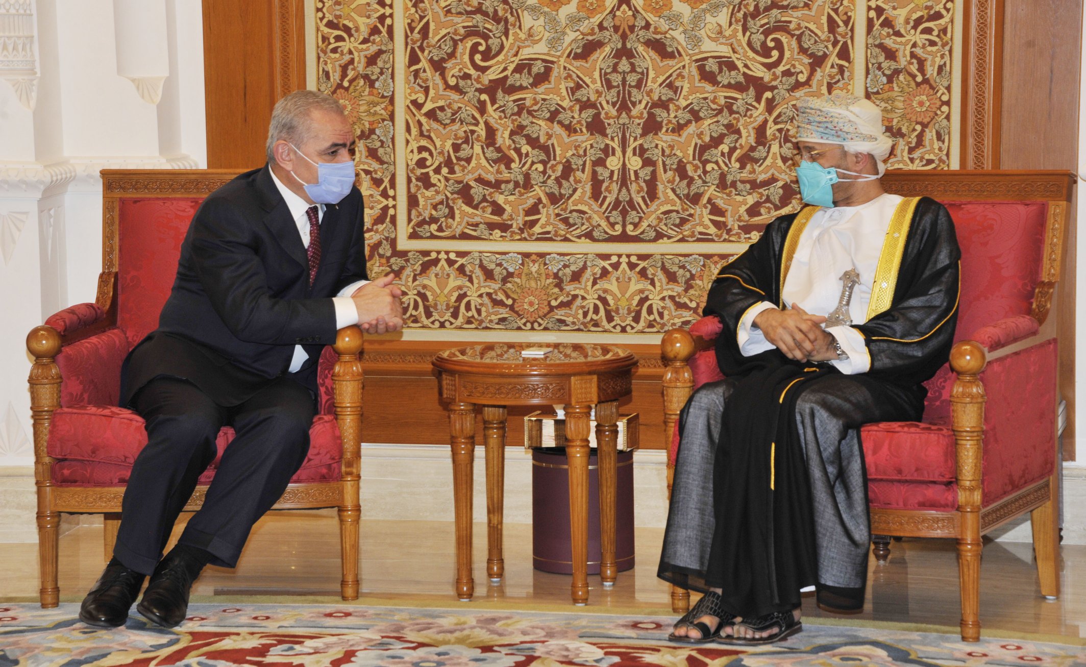 رئيس الوزراء الفلسطيني يصل السلطنة في زيارة رسمية