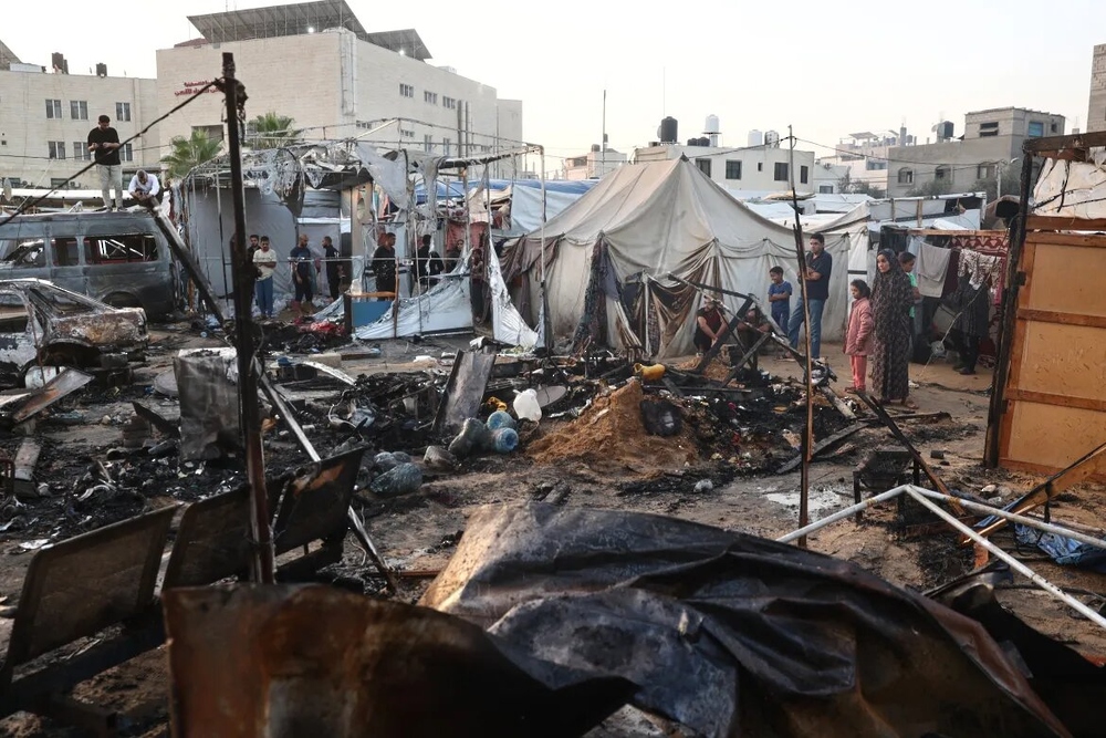 الاحتلال يستهدف خيام النازحين ويقتل 35 فلسطينيًّا