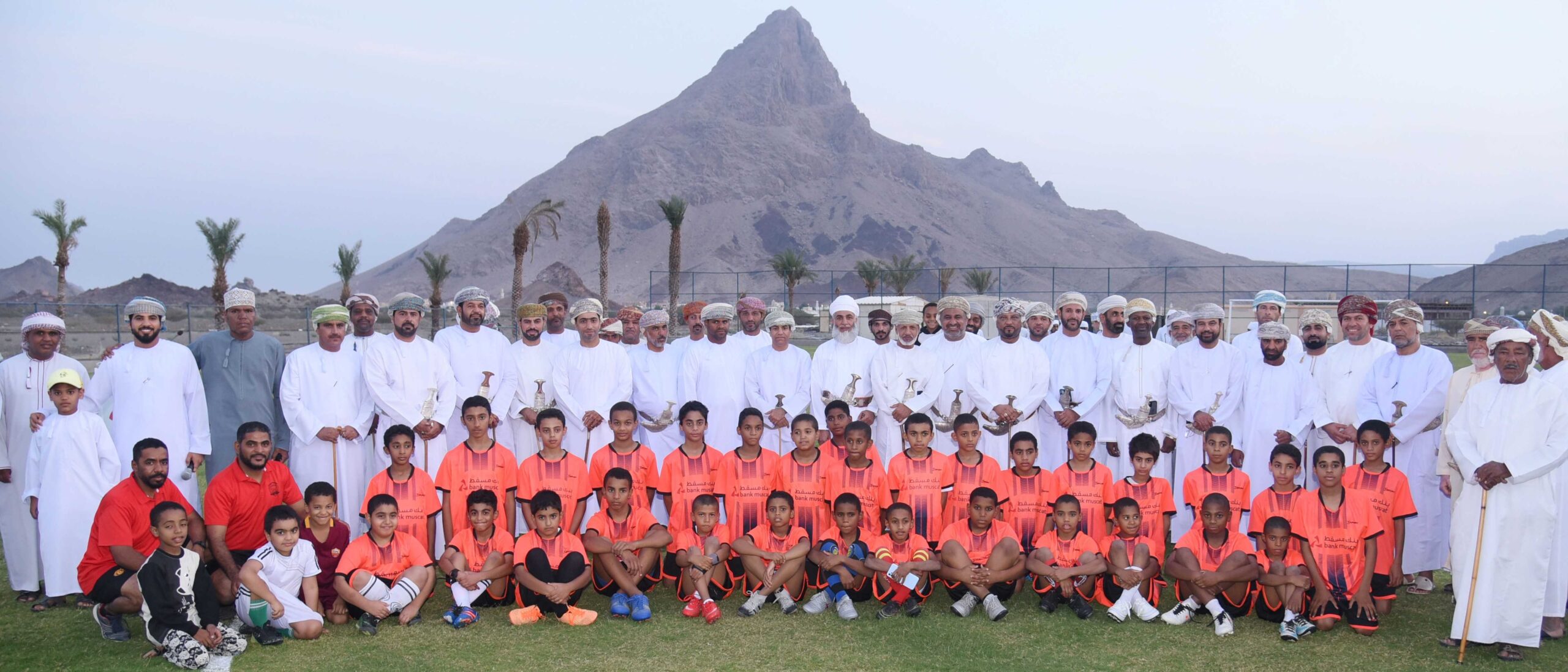 بنك مسقط يفتتح ملاعب جديدة في ولايتي قريات وينقل ضمن برنامج “الملاعب الخضراء”