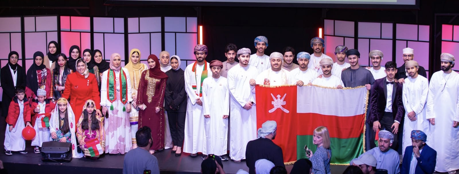 طلبتنا في مدينة جلاسجو يحتلفون بالعيد الوطني بـ “أُوبريت أُمسية وطن”