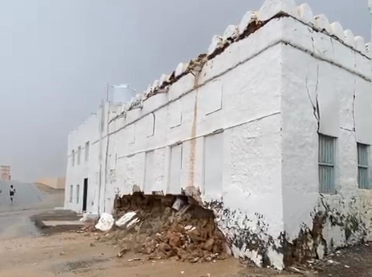 حكايات ترويها جدران المنزل المُنهار في صور جراء الأمطار