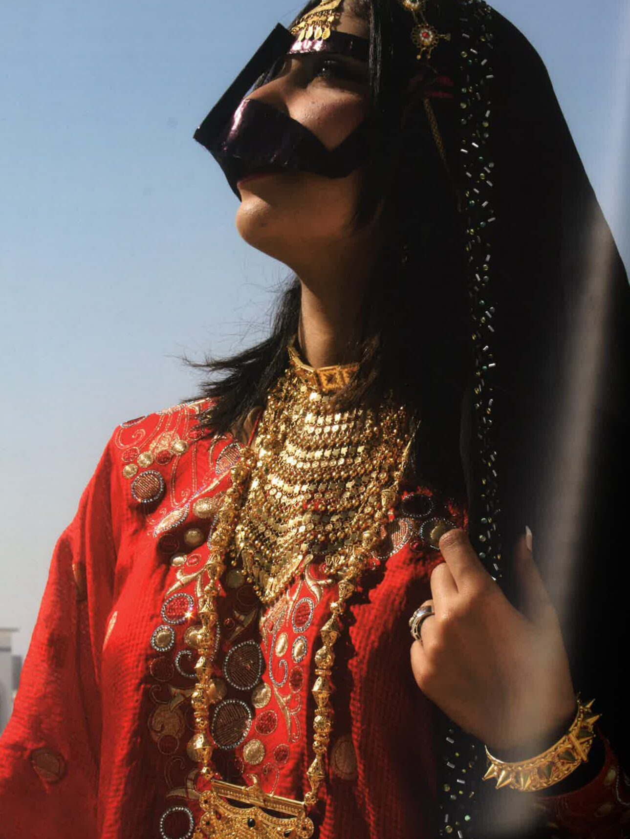 بالصور: تنوع زاهٍ بين أنماط الزي النسائي للمرأة العمانية