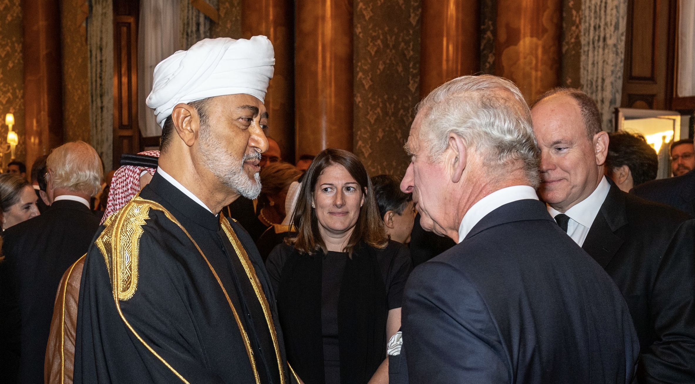 جلالة السلطان يهنئ ملك المملكة المتحدة