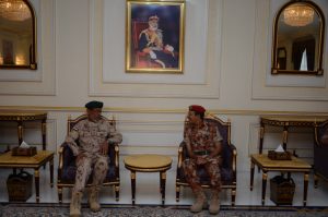 بالصور: رؤساء الأركان الخليجيون يصلون السلطنة