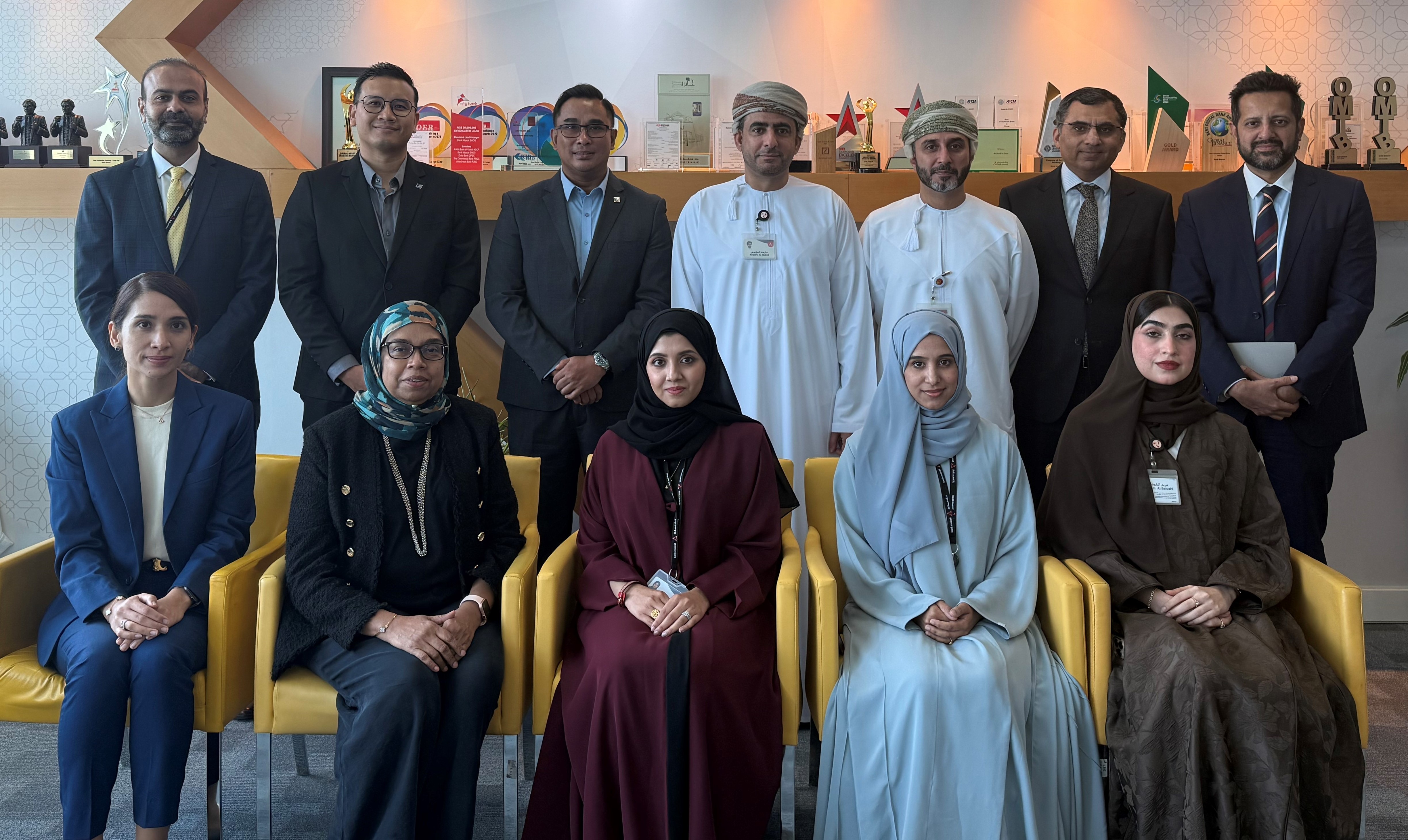 بنك مسقط وميثاق للصيرفة الإسلامية يبحثان تعزيز التعاون المشترك مع هيئة الأوراق المالية الماليزية