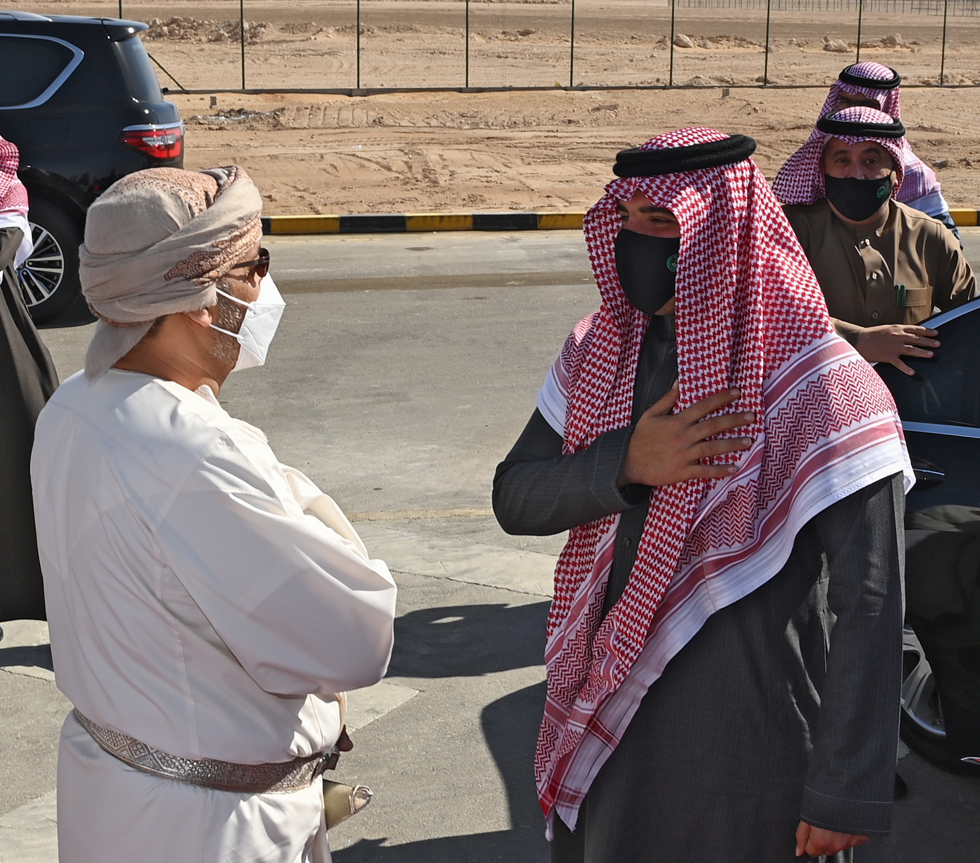 بوجود وزيري الداخلية: إزاحة الستار عن اللوحة التذكارية لمنفذ الربع الخالي