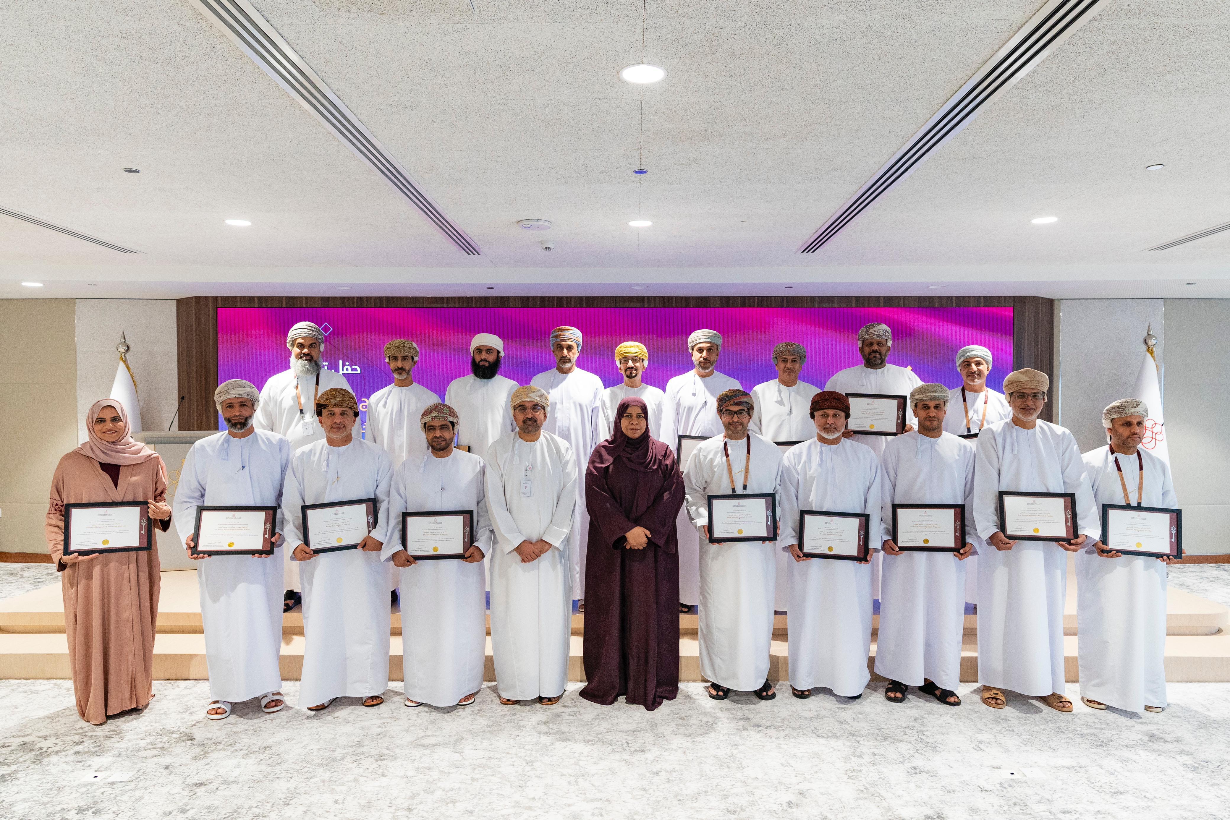 بعد رحلة مثرية لمجموعة من مديري العموم: الأكاديمية السلطانية للإدارة تختتم برنامج السياسات العامة والتخطيط الإستراتيجي 