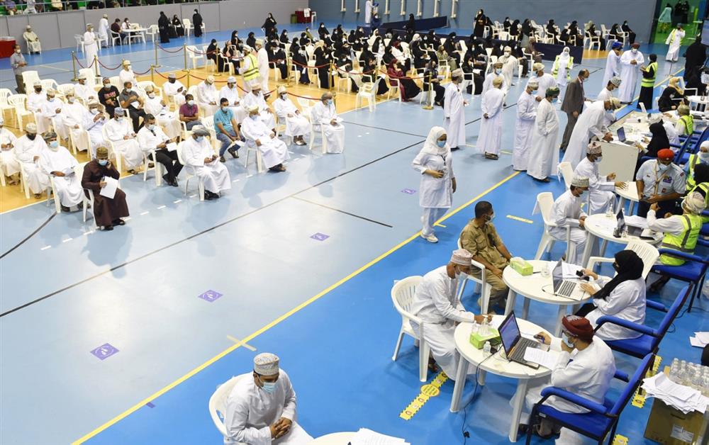 إقبال جيد للتحصين ضد كورونا في محافظات السلطنة