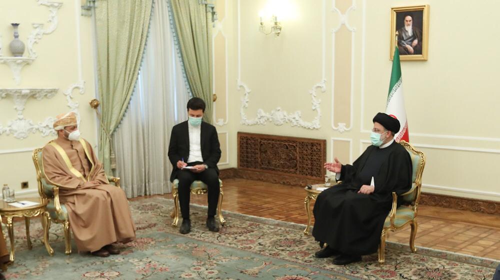 دعا جلالة السلطان إلى زيارة طهران: هذا أبرز ما قاله الرئيس الإيراني أثناء لقائه بالسيد بدر البوسعيدي