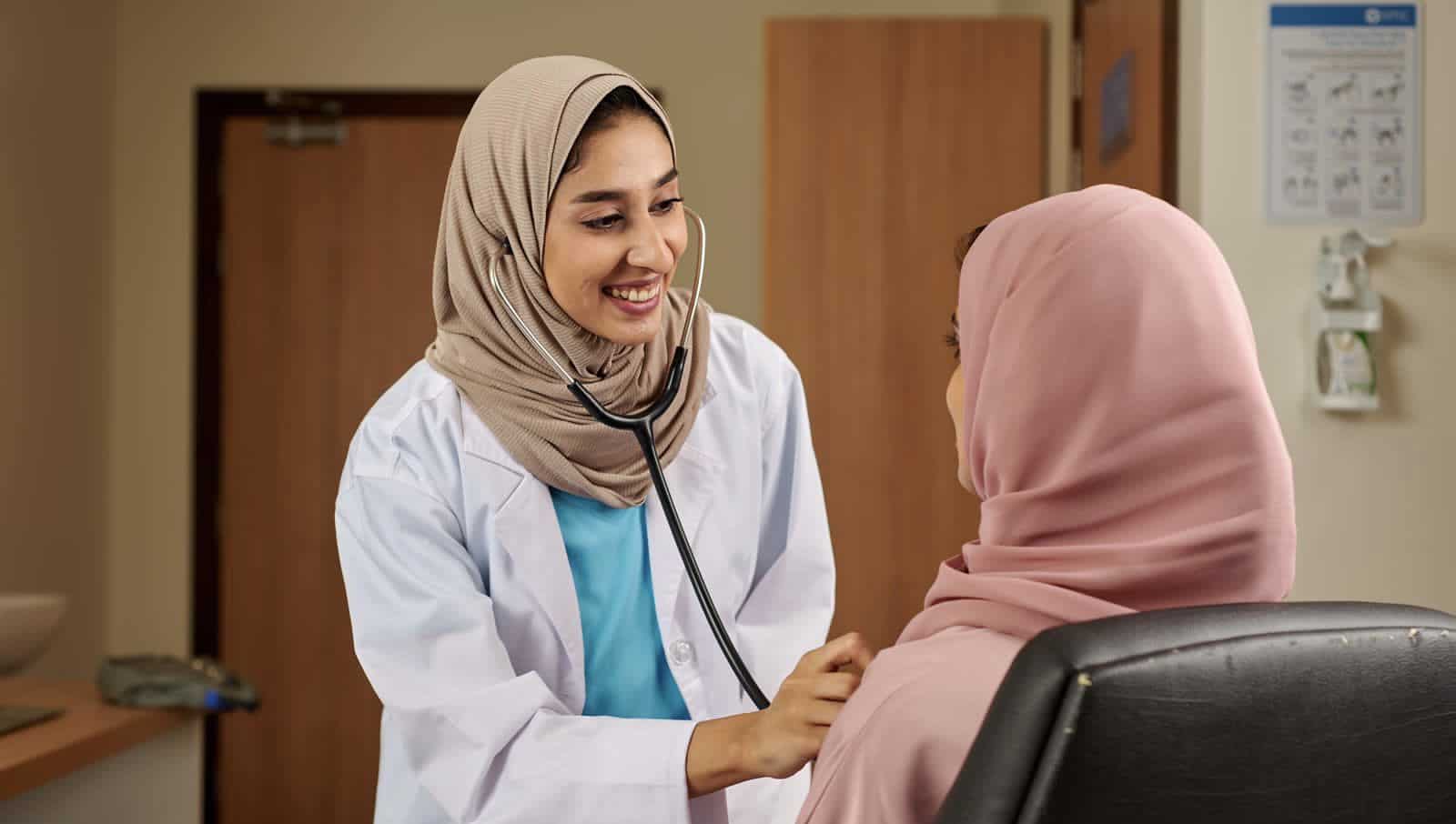 بنك مسقط وشركة متلايف الأمريكية يطلقان خططًا تأمينية ضد الأمراض المستعصية