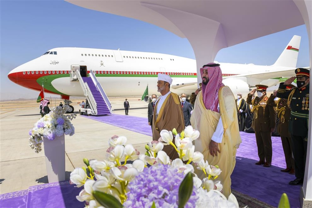 قناة سعودية تنشر تقريرًا عن العلاقات العُمانية – السعودية