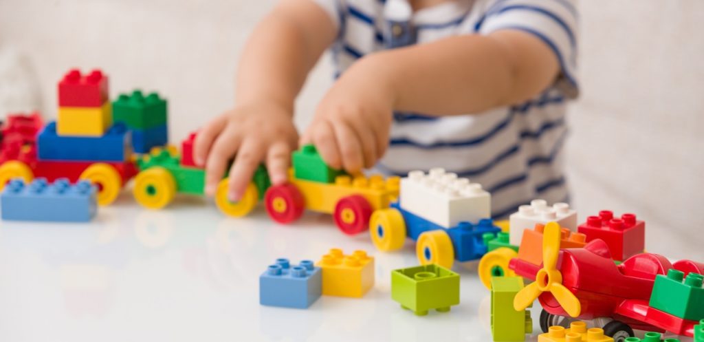 967 شهادة إفراج لألعاب الأطفال..والتجارة تؤكد: اختاروا المناسب منها لأبنائكم