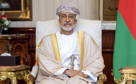 بتوفيق من الله: جلالة السلطان يعود إلى أرض الوطن