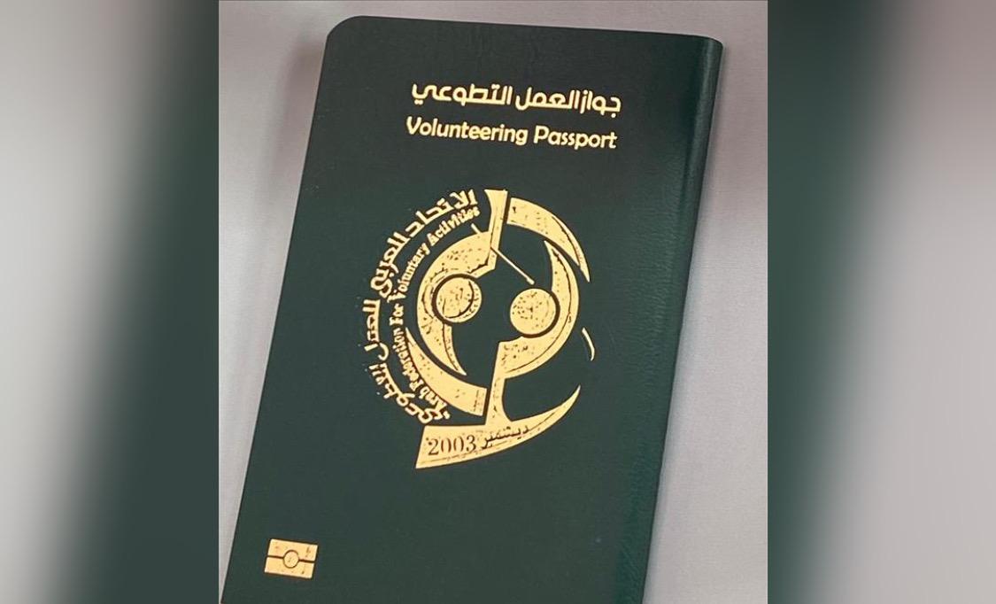 أول عماني يحصل على جواز العمل التطوعي يتحدث عن تجربته