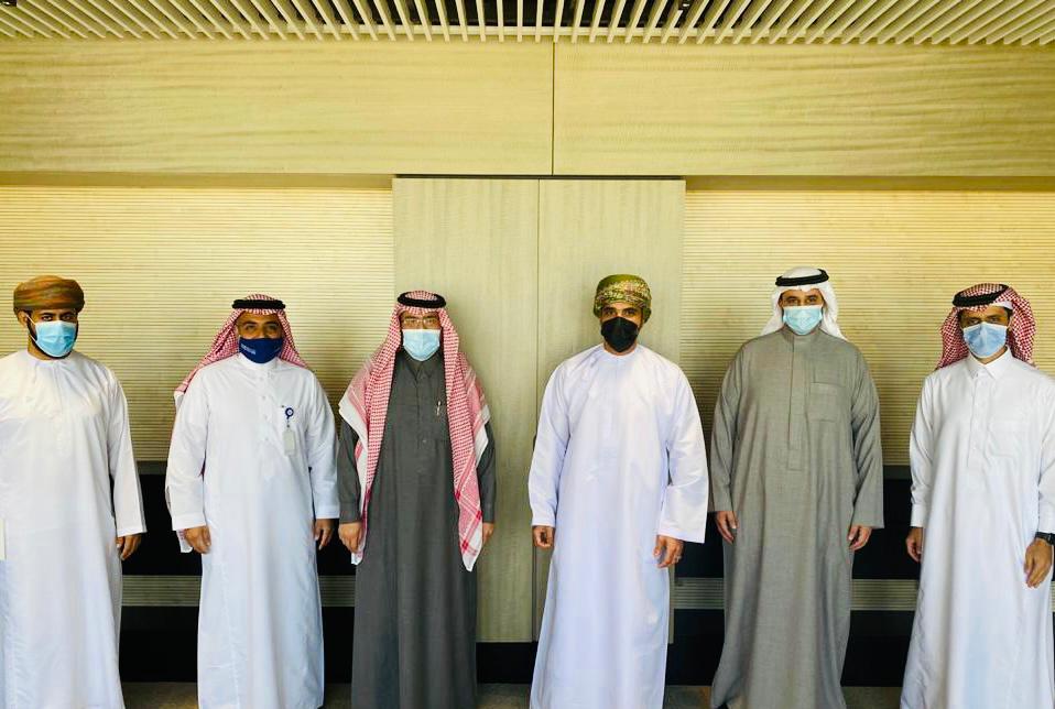 بأكثر من 40 لقاءً واجتماعًا: حراك نشط لسفير السلطنة في السعودية
