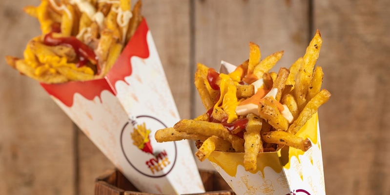 شاب عُماني ينطلق بمشروعه من السيب إلى العراق وباكستان والهند