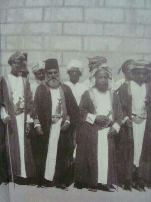 السلطانان تيمور بن فيصل وابنه سعيد اهتمّا بالتنظيم الإداري؛ فما أبرز المؤسسات التي ظهرت في عهدهما؟