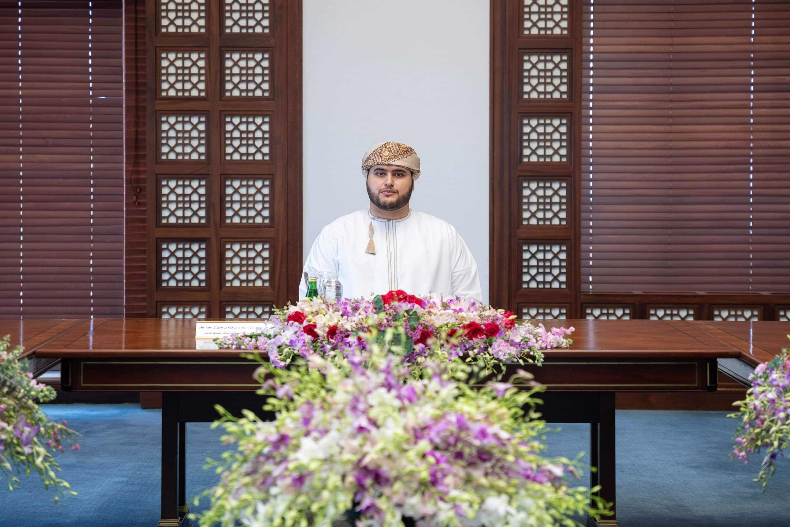 مناقشة إطلاق جائزة المدن الريادية وإدراج مواد دراسية عن الشركات الناشئة