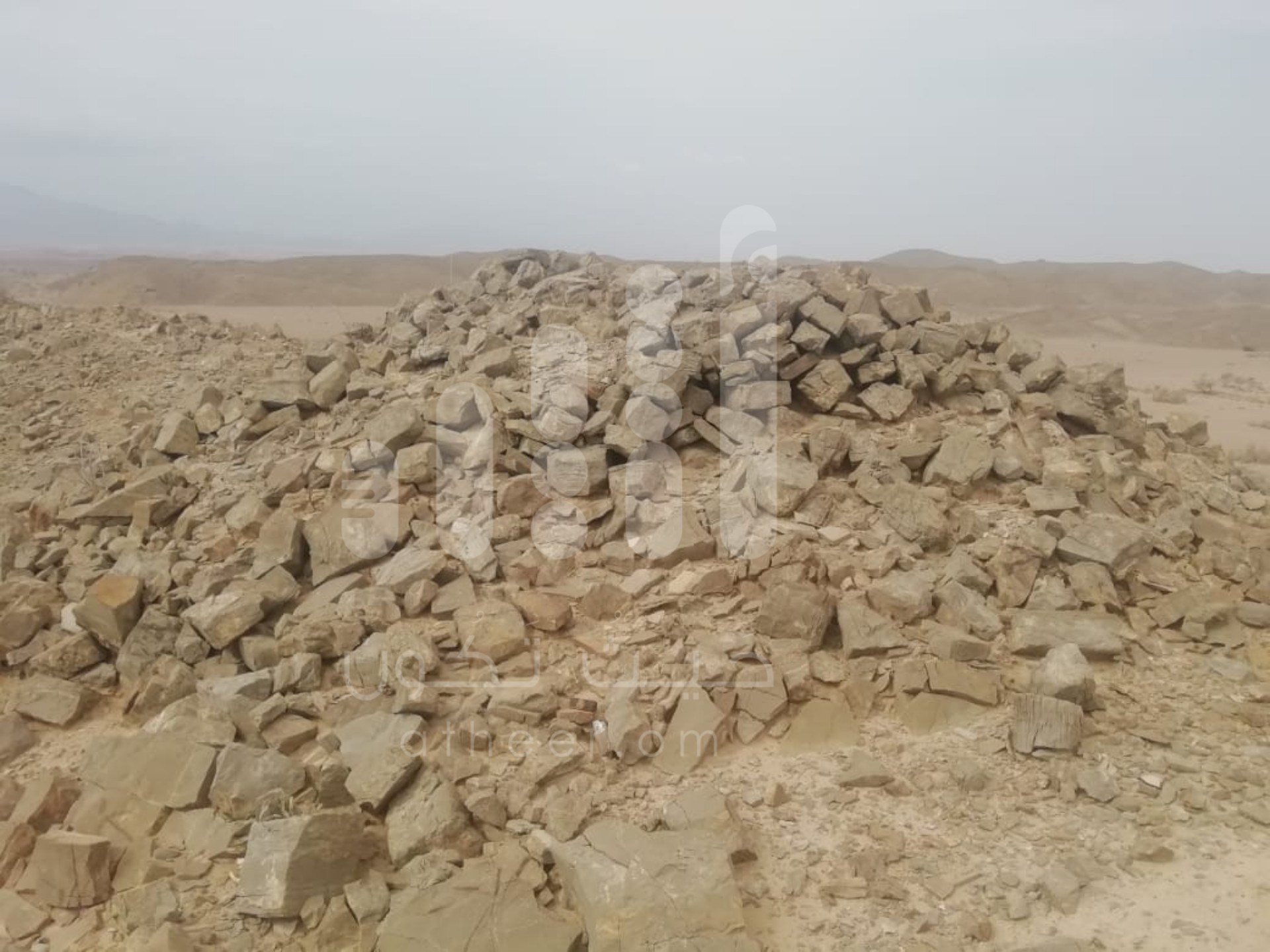 بالصور: مقابر في السلطنة لأناسٍ قيل بأنهم “خُسِف بهم”..وللعلم رأيٌ آخر