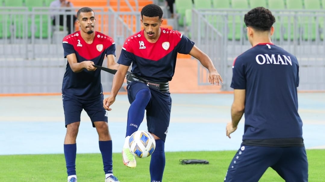 اليوم: الأحمر الأولمبي يدشن مشواره في غرب آسيا
