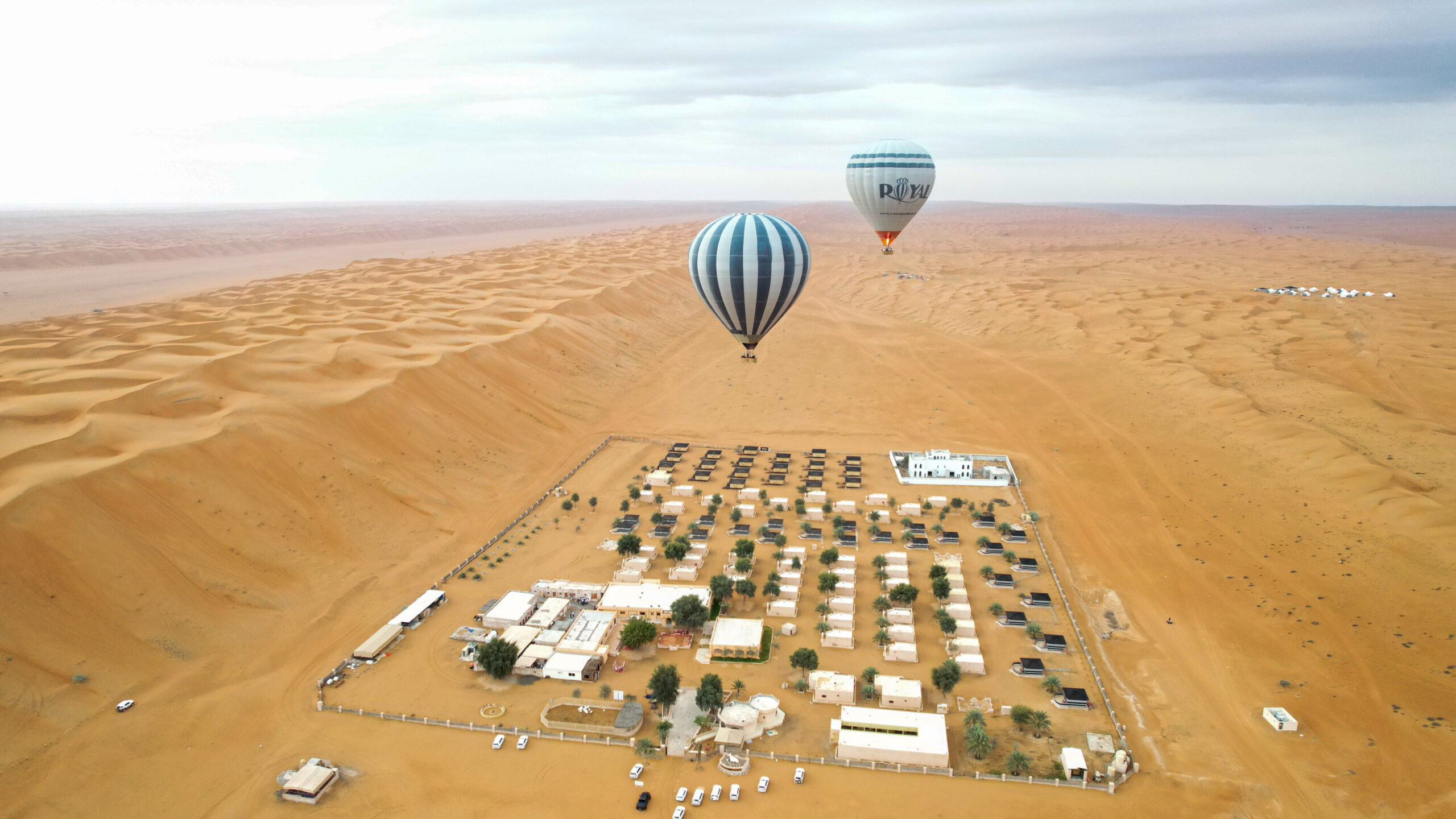 المناطيد ستطير من جديد في السماء العمانية.. والشركة توضح الأسعار
