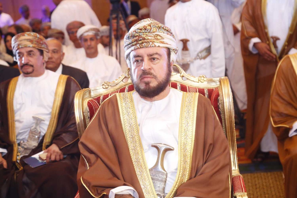 أسعد بن طارق يتسلم رسالة خطية من محمد بن سلمان