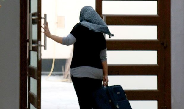 ما المسؤولية القانونية بشأن هروب عاملة المنزل؟