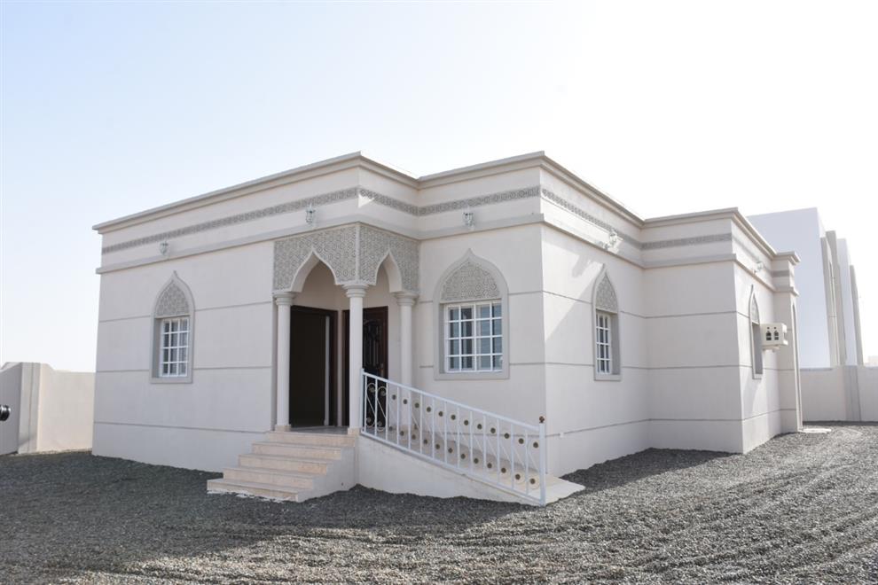 تسليم 29 وحدة سكنية لمواطنين