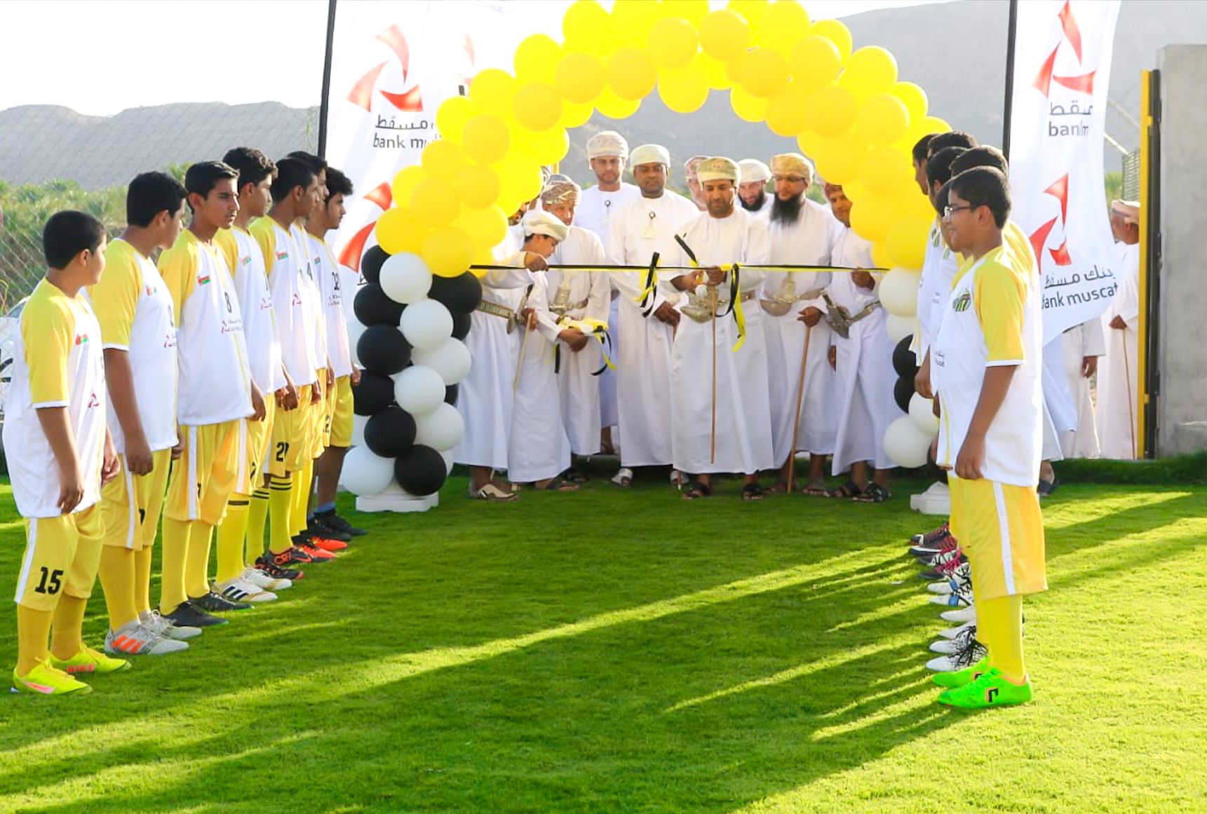 20 فريقًا يفوز ضمن “الملاعب الخضراء” وبنك مسقط يرفع عدد الفرق المستفيدة سنويًا