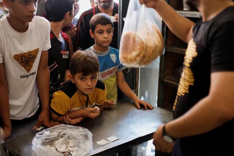 في غزة.. رغيف الخبز يؤدي إلى الموت