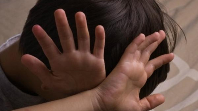ما مفهوم هتك عرض الطفل؟ وما عقوبته في القانون العماني؟