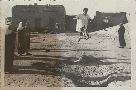 صورة التقطها الشيخ سعيد في الكويت عام 1968