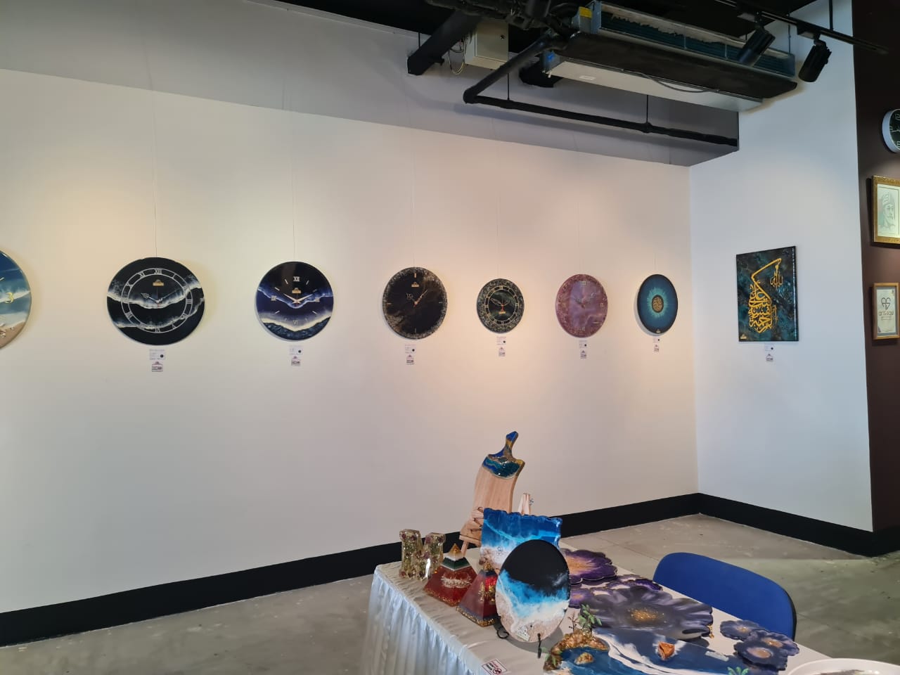 هل سمعت بفن الريزن؟ 6 فنانات عمانيات يفتتحن معرضًا للتعريف به