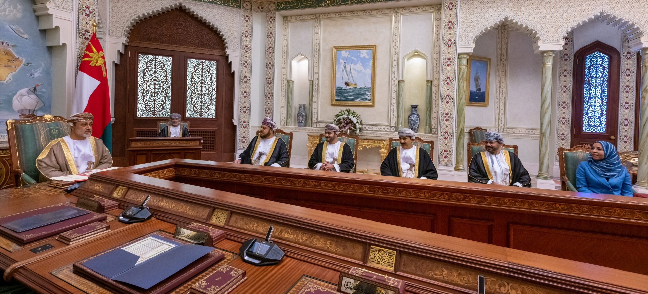 جلالة السلطان يؤكد انتهاء الحكومة من قانون العمل الجديد