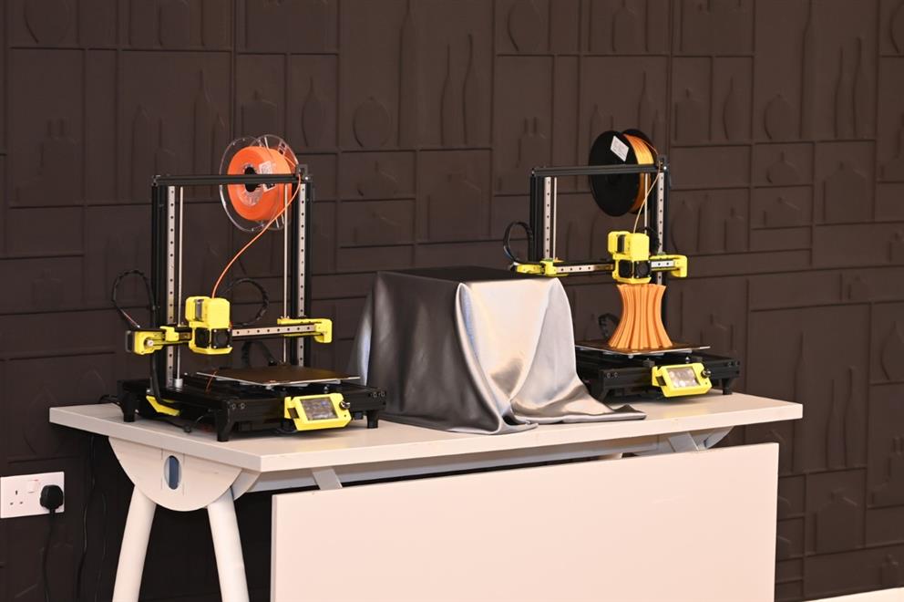 بالصور: إطلاق أول طابعة ثلاثية الأبعاد “عُمانية الصُنع”