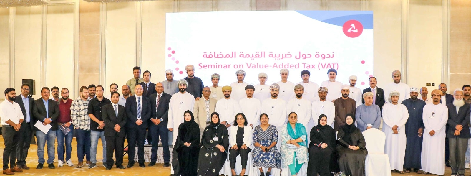 في صلالة: بنك مسقط وجهاز الضرائب يواصلان تعريف الزبائن من الشركات حول ضريبة القيمة المضافة