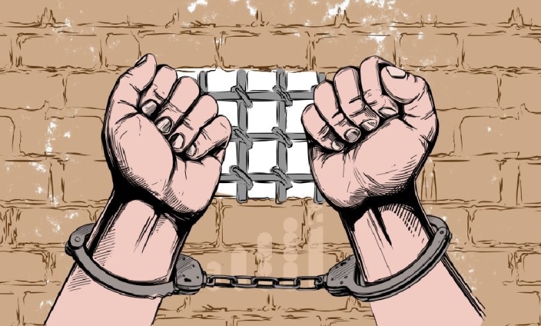 شخص يسرق هواتف نقالة لمارّة