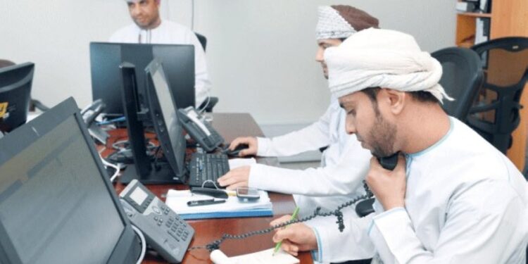 بعد اعتماد مجلس الوزراء وتعميم بلدية مسقط؛ هل ستتجه بقية الجهات إلى إيقاف طلبات النقل والندب والإعارة؟