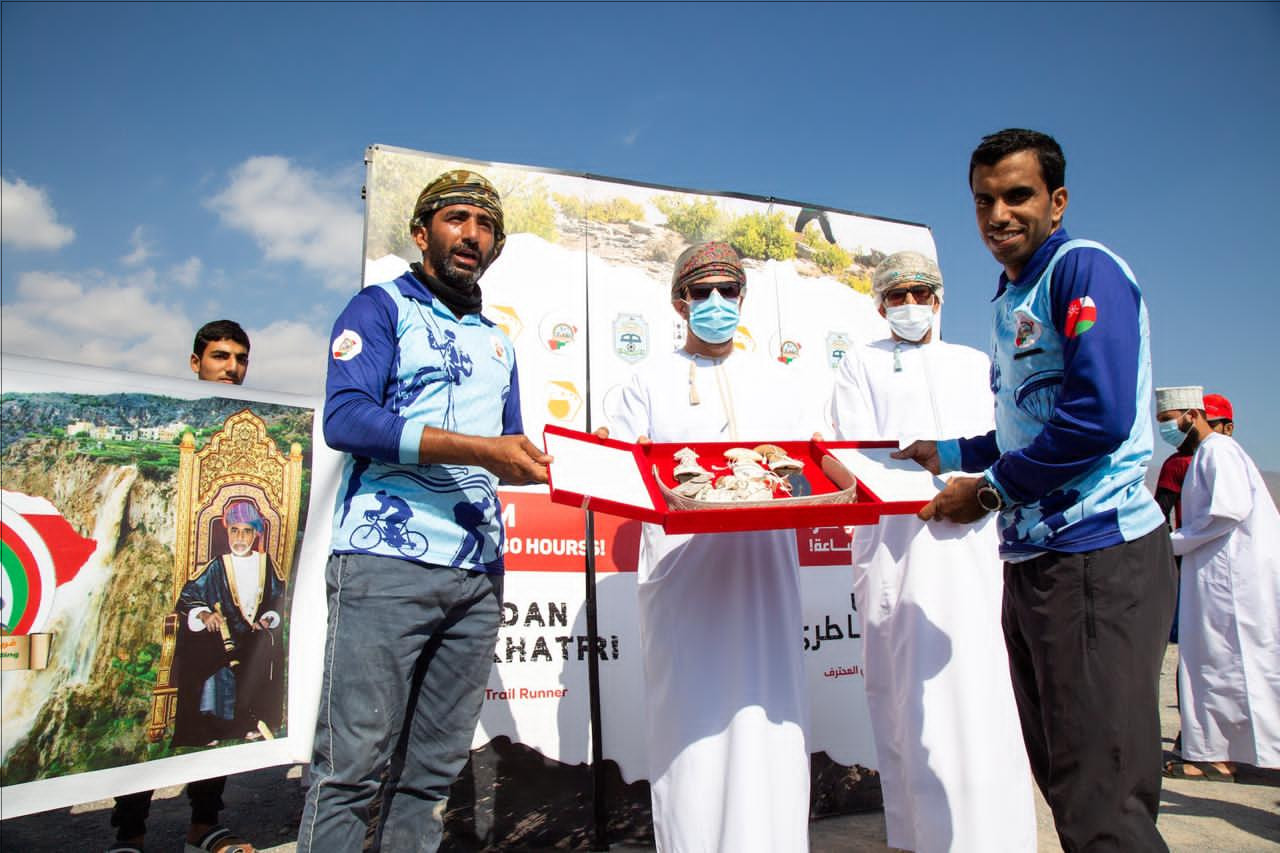 عداء عماني يقطع 150 كم في 30 ساعة