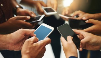 أكثر من 5 ملايين عدد اشتراكات الهواتف المتنقلة؛ فكم رقما باسمك؟