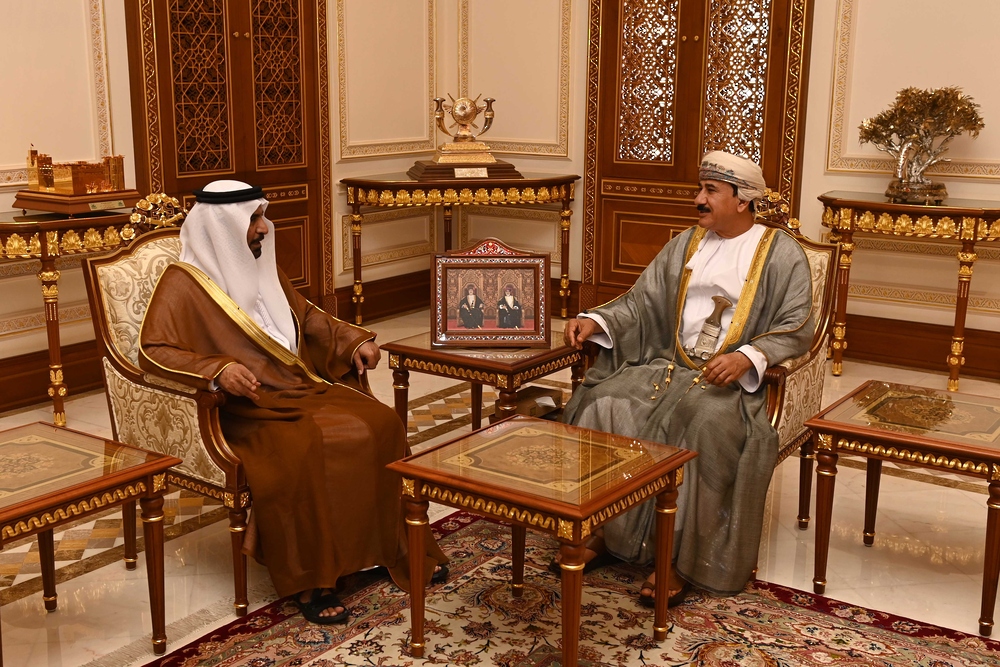 وزيرُ المكتب السُّلطاني يودع السفير الإماراتي