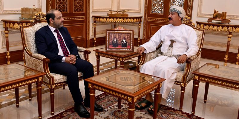 وزير المكتب السلطاني يستقبل السفير الباكستاني