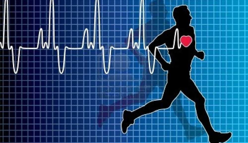بعد حدوث وفيات مفاجئة: دكتور متخصص يتحدث عن دليل الفحص للشباب الرياضيين