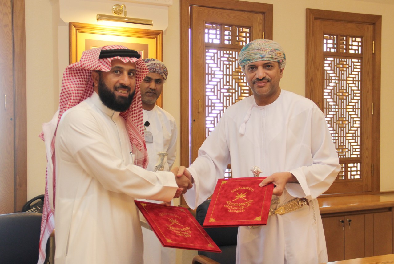 تدريب أكثر من ٤٠ طالبًا سعوديًا في كلية مهنية بالسلطنة