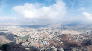 وجهة للاسترخاء والتخييم: قرية عمانية تكتسي بالأخضر فترة طويلة