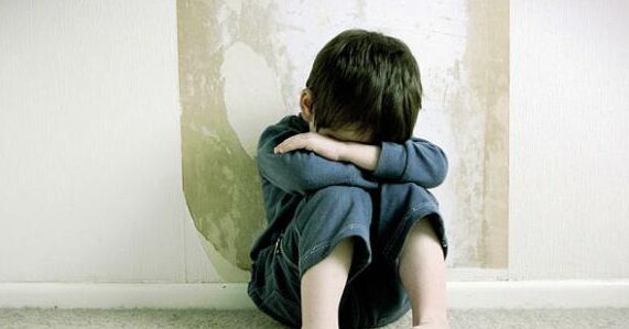 أخصائية نفسية توضّح علامات التحرّش الجنسي بالأطفال وكيفية تجنّبه